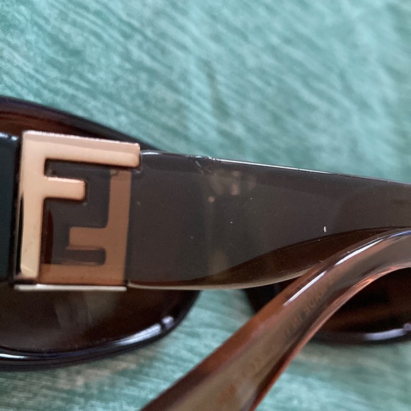 FENDI Shades - Picture 6 of 11